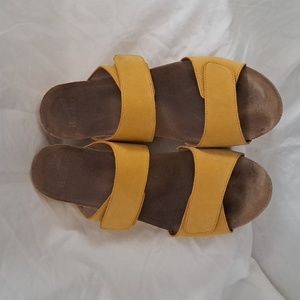 Dansko Ladies Vienna Slide, sz 42 in Mustard